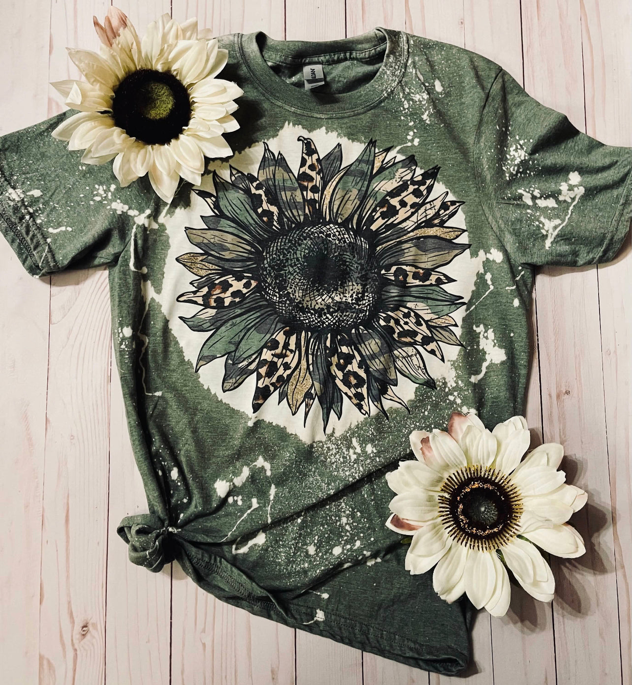Camo sunflower bleached tee