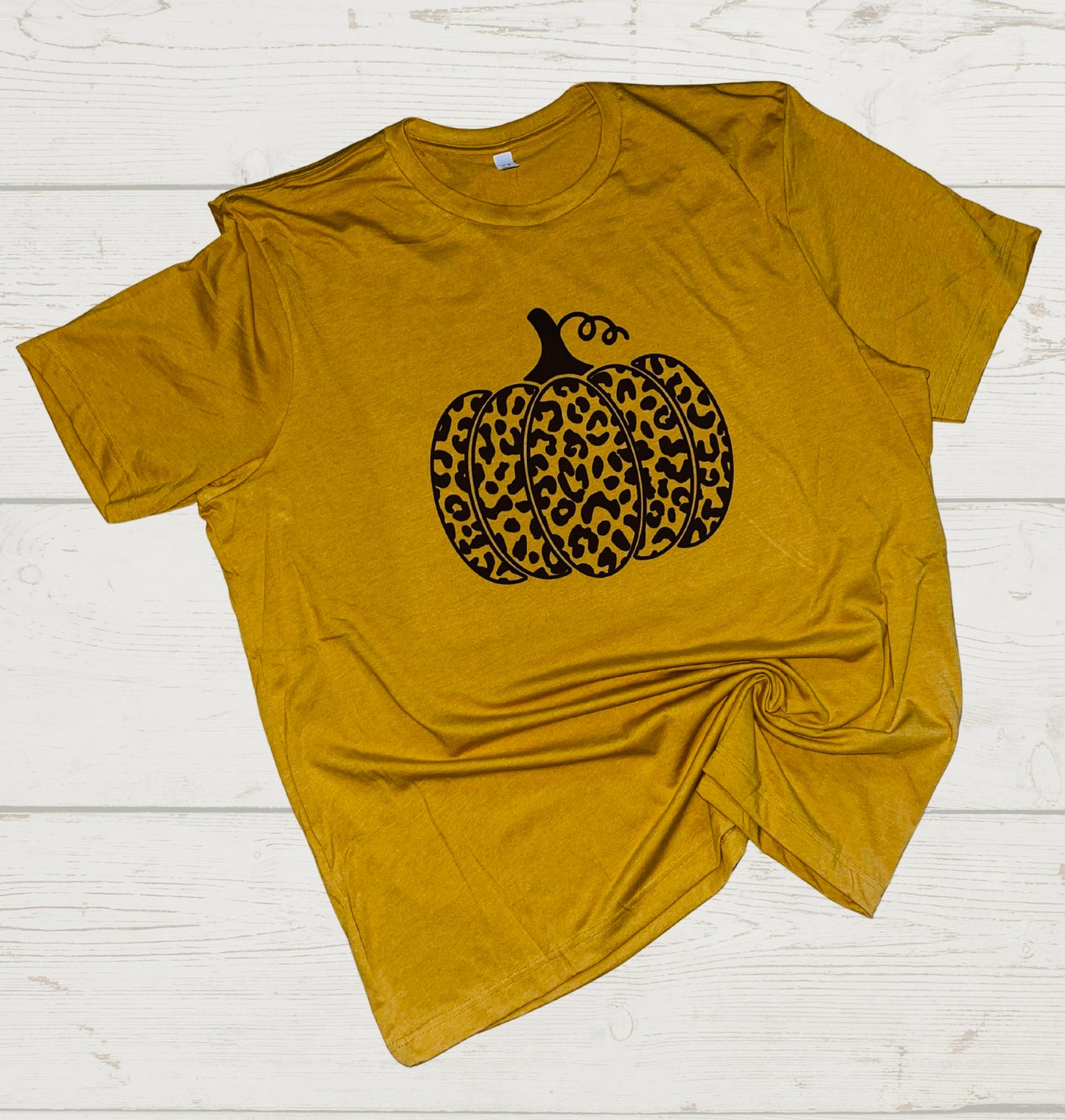 Leopard pumpkin tee